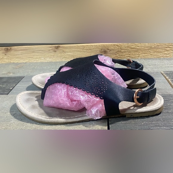 WOMAN’S SIZE 8.5 LC LAUREN CONRAD BLACK SOFT BUCKLED FESTIVAL THONG FLAT SANDALS - Picture 3 of 9